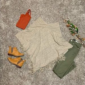 Steve Madden Knitted Fringe Neutral Grey Beige Sweater Cape Poncho One Size